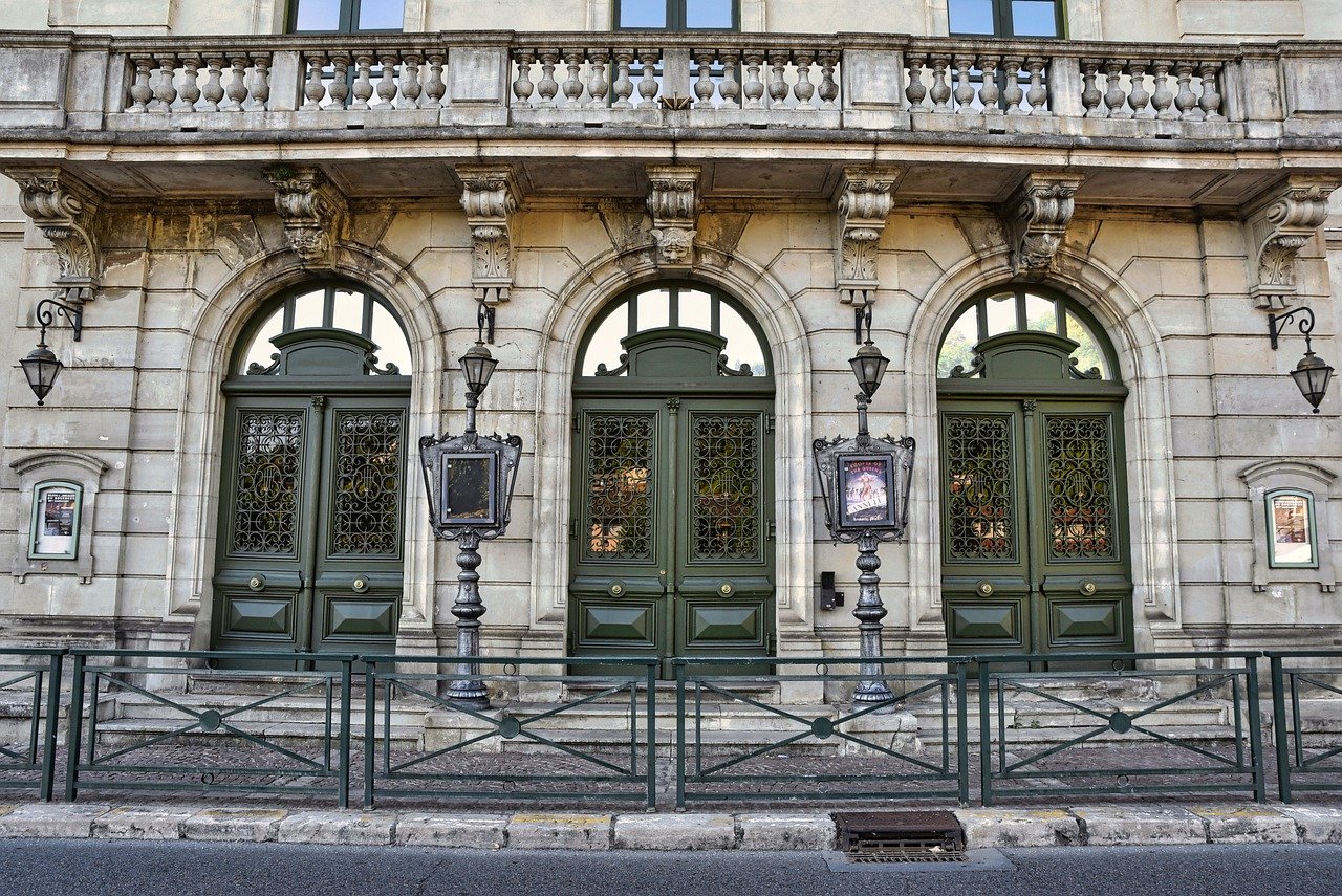 Prix du ravalement de façade 2025 : coûts réels par m² et aides