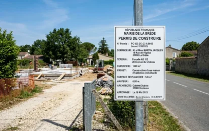 Panneau construction maison : tout savoir sur le permis de construire